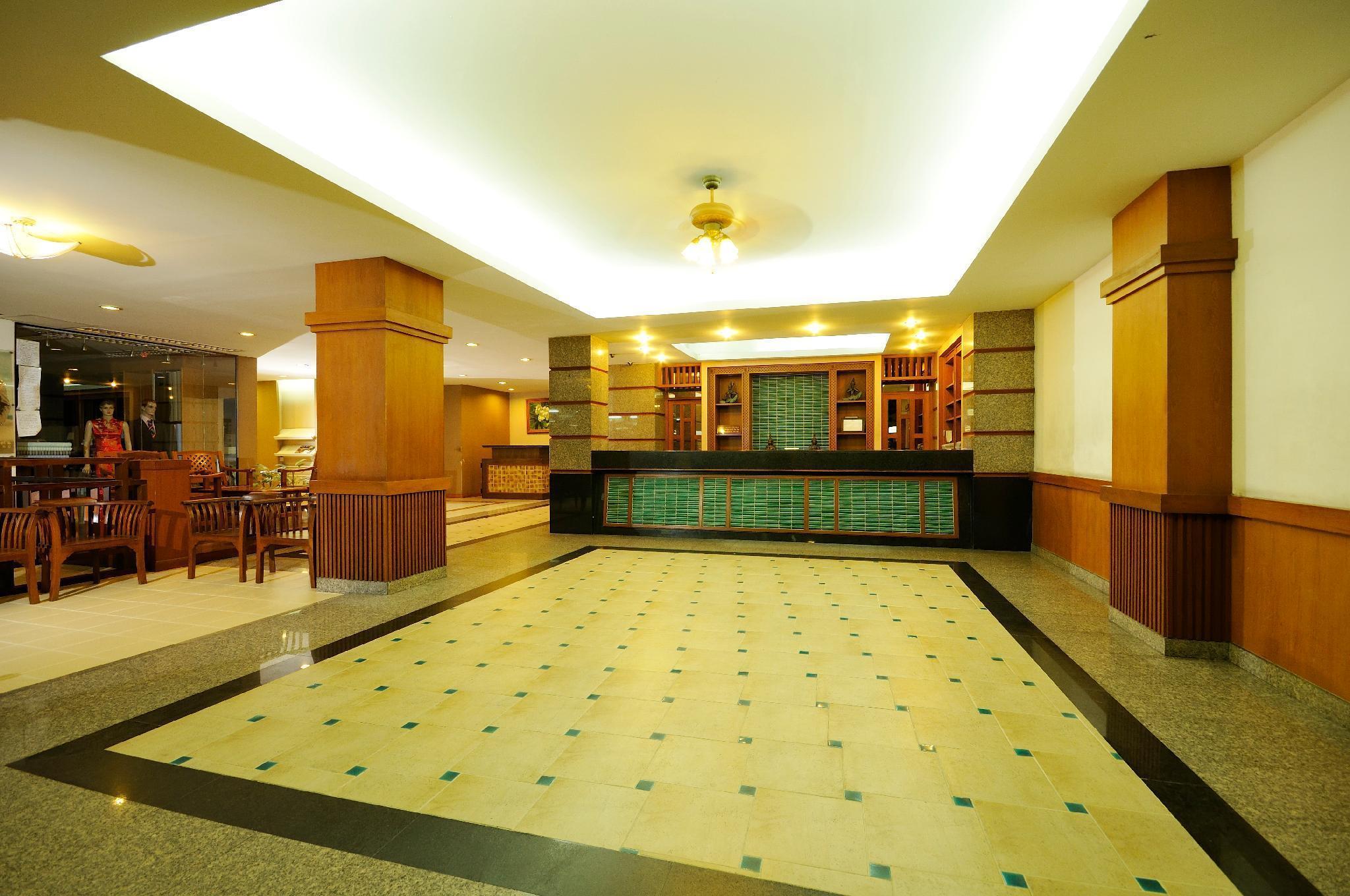 सराय Rambuttri Village Plaza 3*